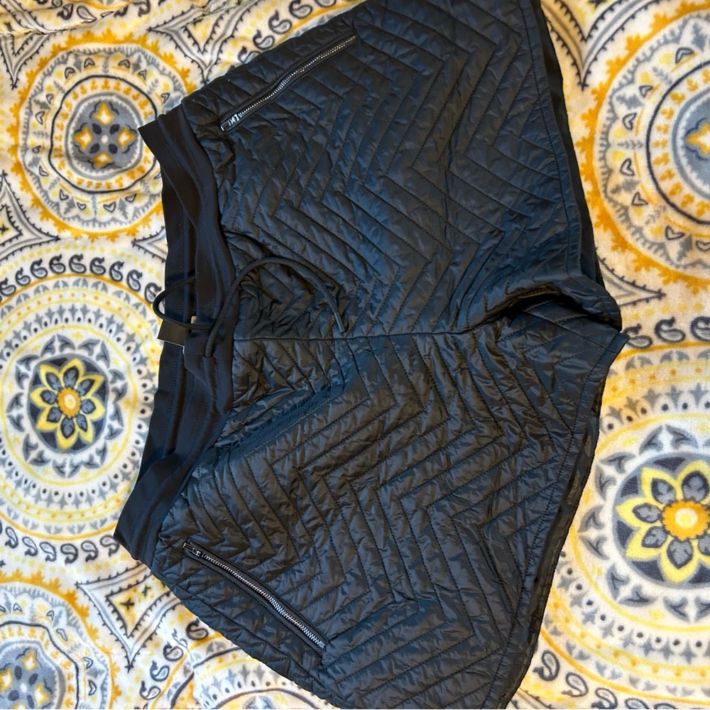 Athleta size 16 insulated shorts
